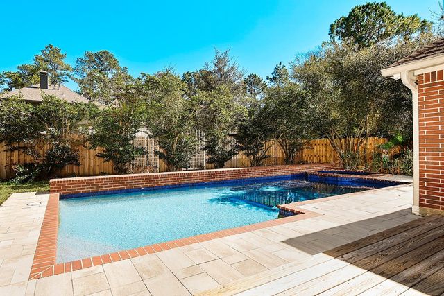 6 Thornbush Place, The Woodlands, TX 77381