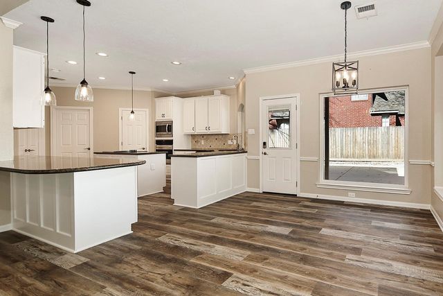 6 Thornbush Place, The Woodlands, TX 77381