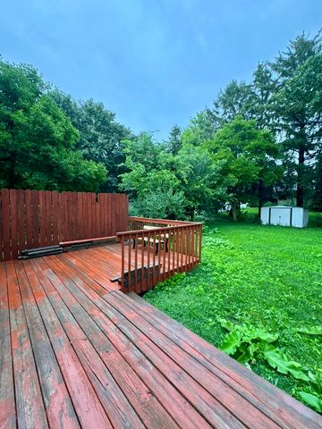 437 W Hillcrest Drive, Dekalb, IL 60115