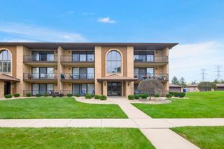 8300 160th Place 2E, Tinley Park, IL 60477