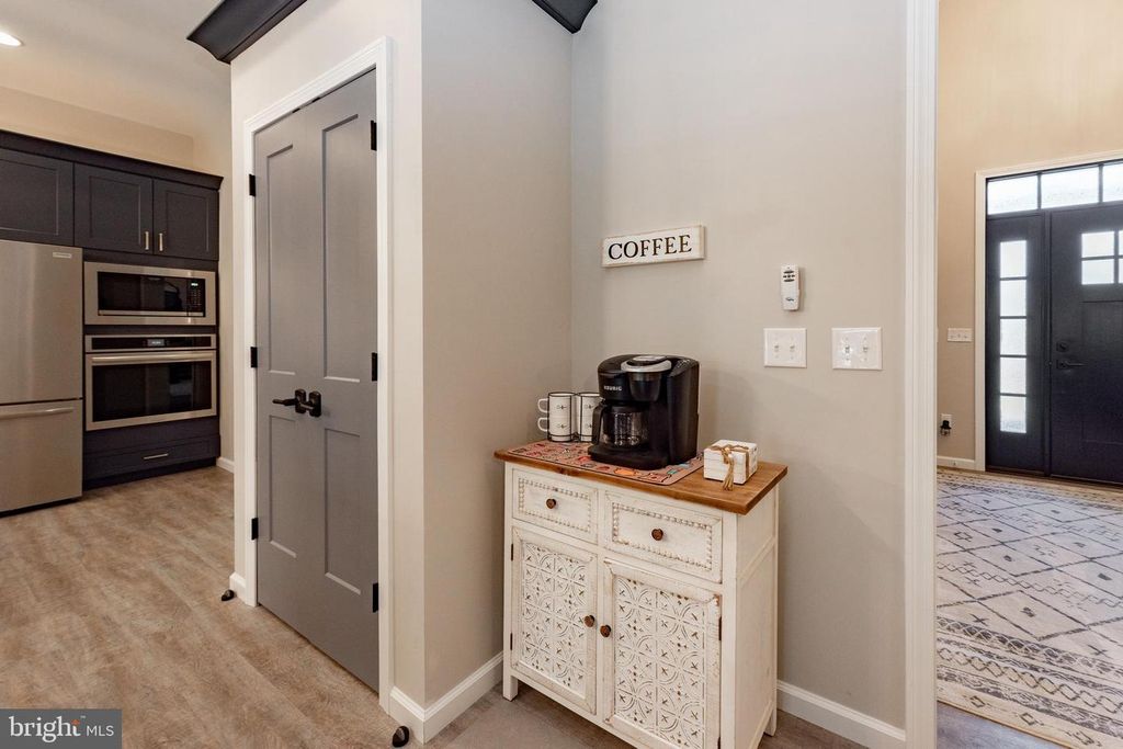 Image 15 of property listing at 220 BILTMORE VW, Mc Henry, MD 21541