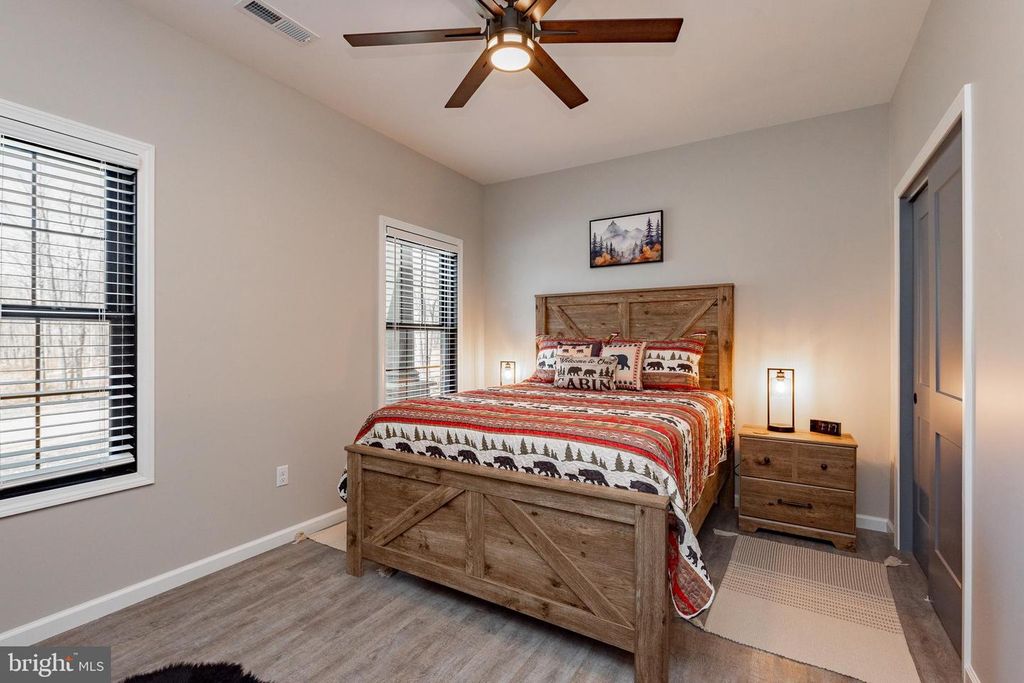 Image 24 of property listing at 220 BILTMORE VW, Mc Henry, MD 21541