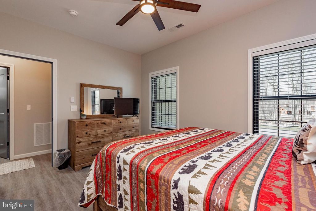 Image 26 of property listing at 220 BILTMORE VW, Mc Henry, MD 21541