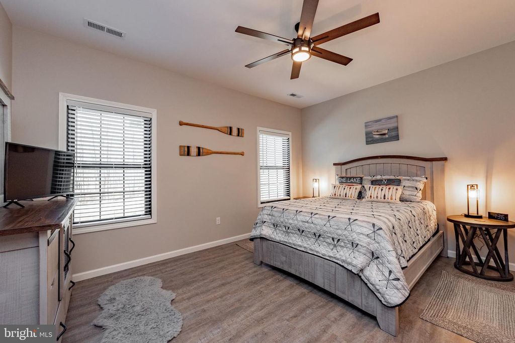Image 28 of property listing at 220 BILTMORE VW, Mc Henry, MD 21541