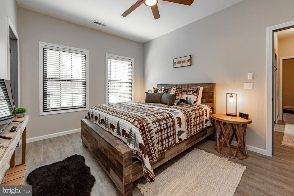 Image 39 of property listing at 220 BILTMORE VW, Mc Henry, MD 21541
