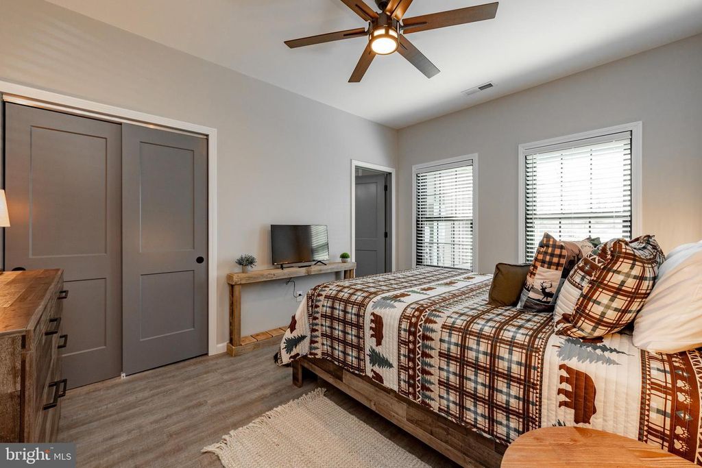 Image 40 of property listing at 220 BILTMORE VW, Mc Henry, MD 21541