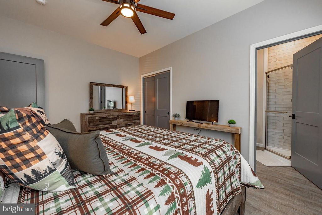 Image 43 of property listing at 220 BILTMORE VW, Mc Henry, MD 21541