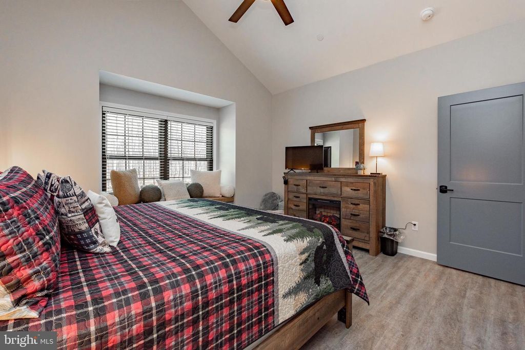 Image 45 of property listing at 220 BILTMORE VW, Mc Henry, MD 21541