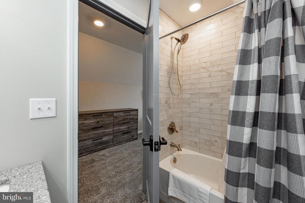 Image 53 of property listing at 220 BILTMORE VW, Mc Henry, MD 21541