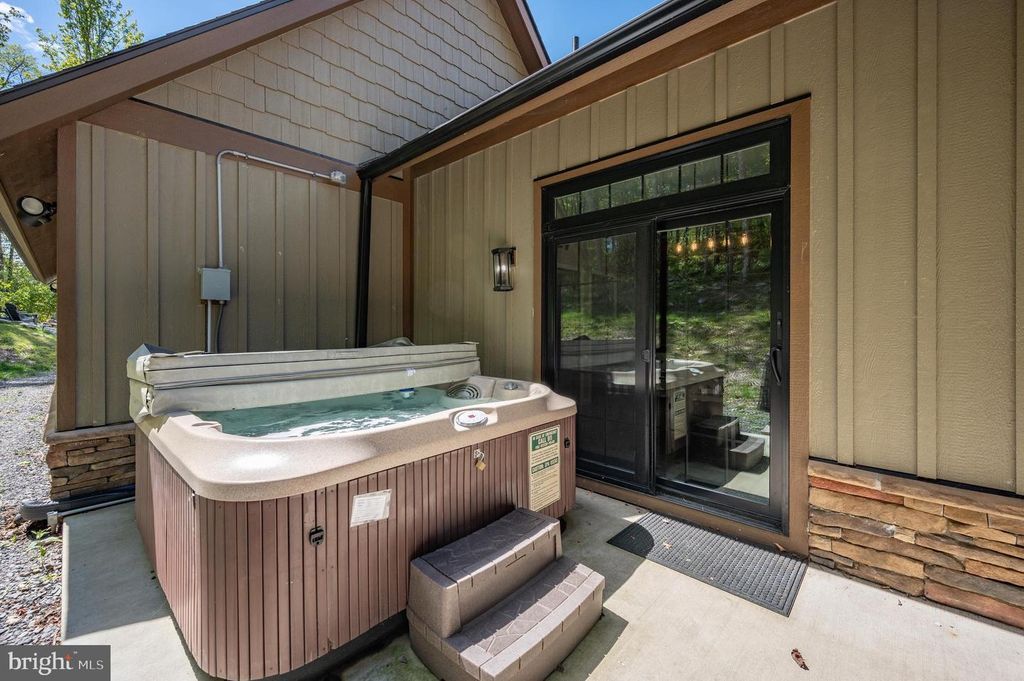 Image 67 of property listing at 220 BILTMORE VW, Mc Henry, MD 21541