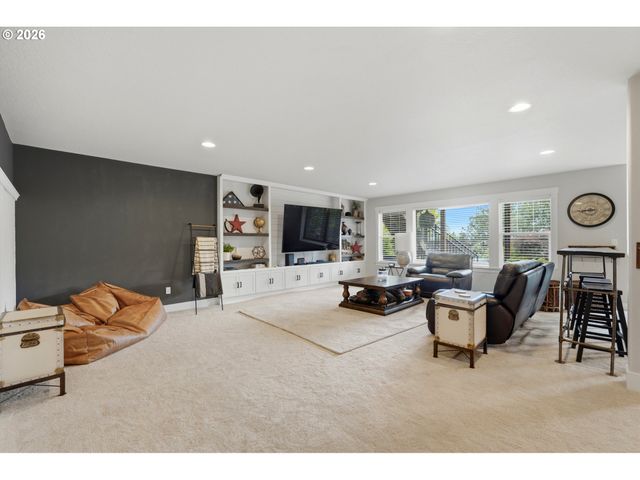 15388 Sw SEINE Dr, Portland, OR 97224