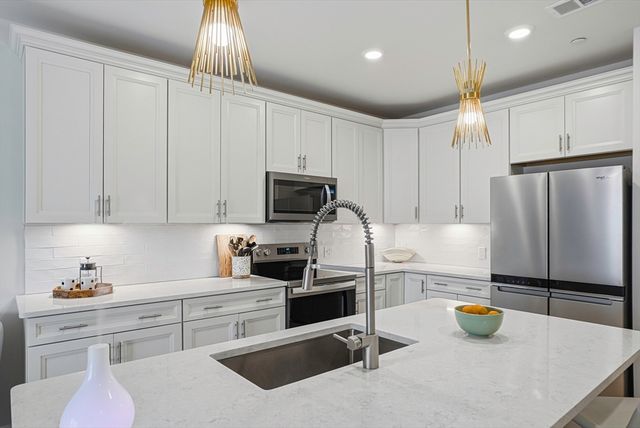 2 Codman Way 2203, Westborough, MA 01581