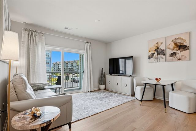 2 Codman Way 2203, Westborough, MA 01581