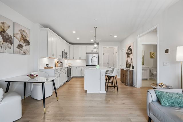 2 Codman Way 2203, Westborough, MA 01581