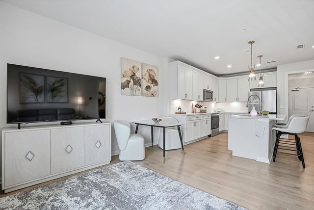 2 Codman Way 2203, Westborough, MA 01581