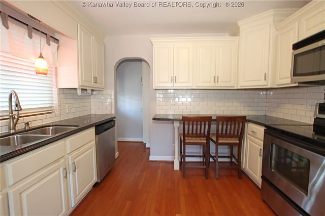 2211 W Virginia Avenue, Dunbar, WV 25064