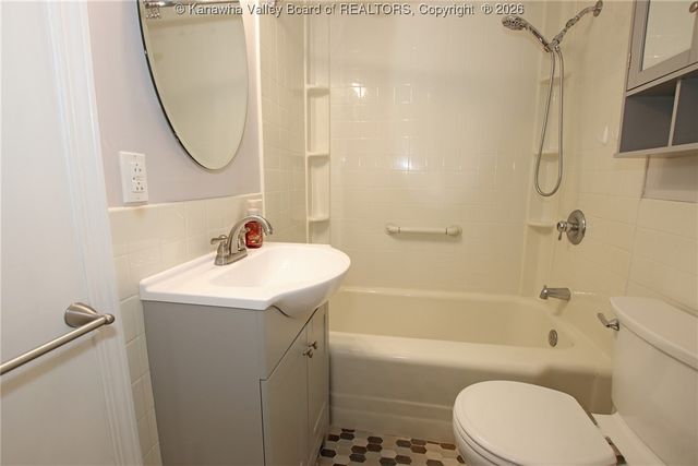 2211 W Virginia Avenue, Dunbar, WV 25064