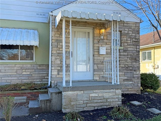 2211 W Virginia Avenue, Dunbar, WV 25064