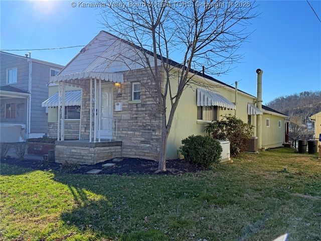 2211 W Virginia Avenue, Dunbar, WV 25064