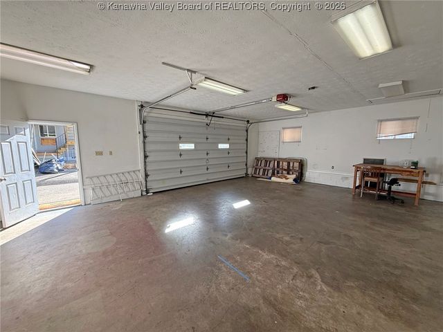 2211 W Virginia Avenue, Dunbar, WV 25064