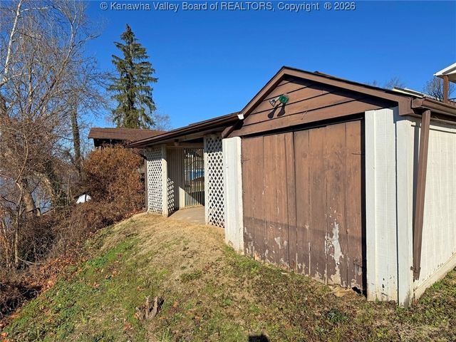 2211 W Virginia Avenue, Dunbar, WV 25064