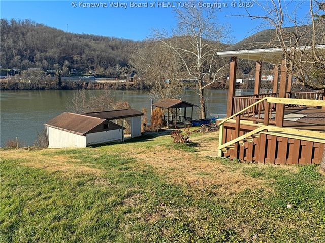 2211 W Virginia Avenue, Dunbar, WV 25064