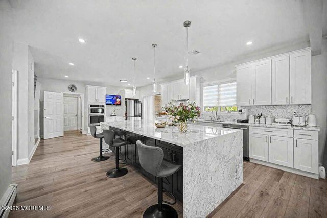 14 Black Walnut Way, Marlboro, NJ 07746
