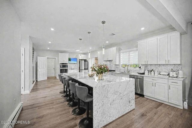 14 Black Walnut Way, Marlboro, NJ 07746
