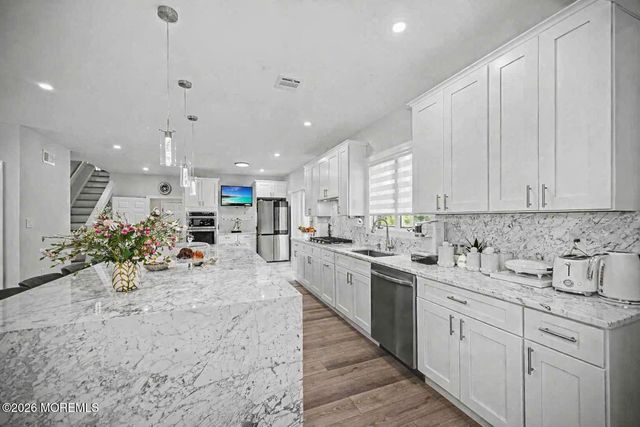 14 Black Walnut Way, Marlboro, NJ 07746
