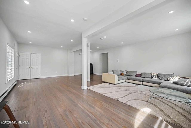 14 Black Walnut Way, Marlboro, NJ 07746