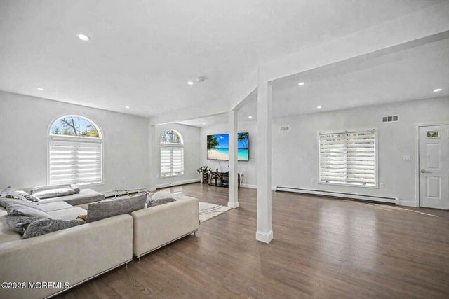 14 Black Walnut Way, Marlboro, NJ 07746