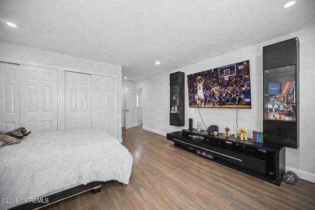 14 Black Walnut Way, Marlboro, NJ 07746