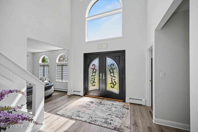 14 Black Walnut Way, Marlboro, NJ 07746