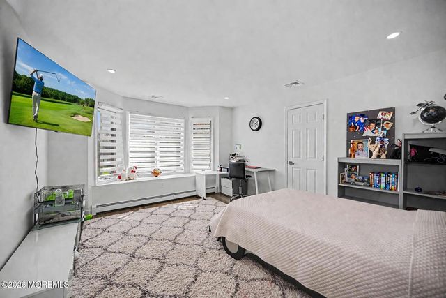 14 Black Walnut Way, Marlboro, NJ 07746