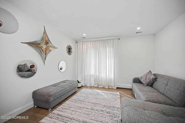 14 Black Walnut Way, Marlboro, NJ 07746
