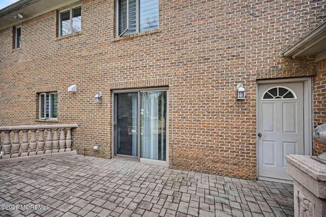 14 Black Walnut Way, Marlboro, NJ 07746