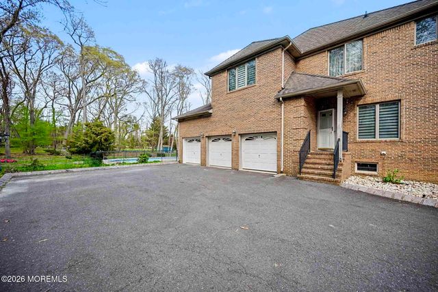 14 Black Walnut Way, Marlboro, NJ 07746