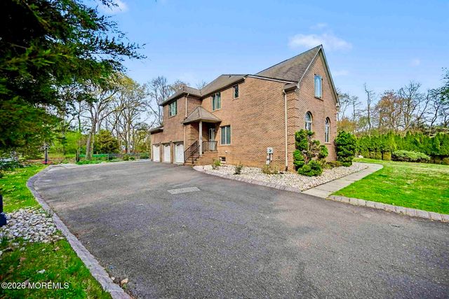 14 Black Walnut Way, Marlboro, NJ 07746