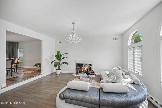 14 Black Walnut Way, Marlboro, NJ 07746