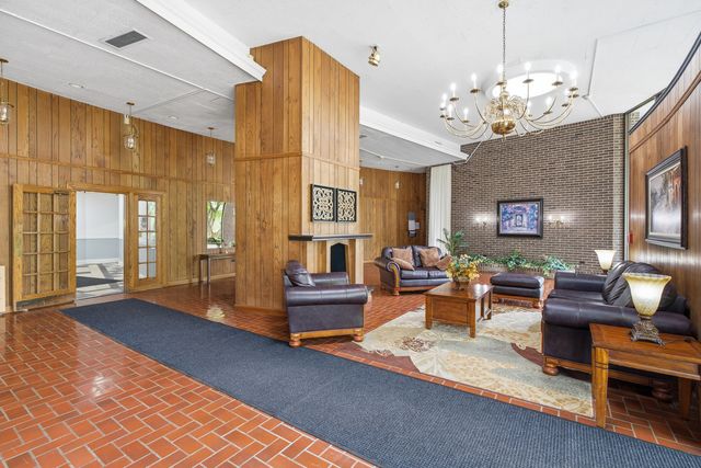 40 N TOWER Road 1E, Oak Brook, IL 60523