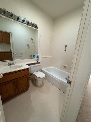 8110 Silverleaf Way, Sacramento, CA 95829