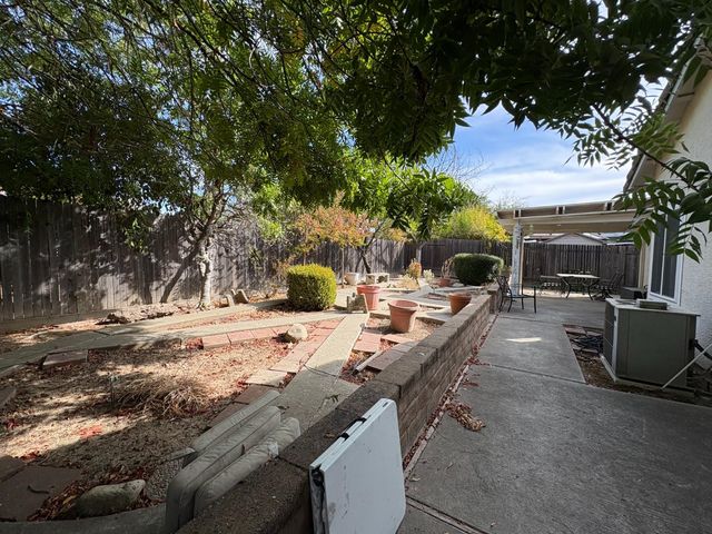 8110 Silverleaf Way, Sacramento, CA 95829