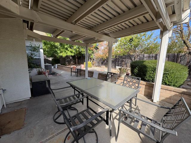 8110 Silverleaf Way, Sacramento, CA 95829
