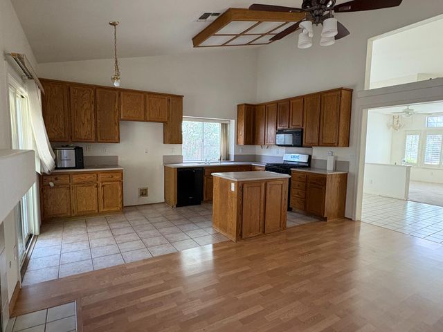 8110 Silverleaf Way, Sacramento, CA 95829
