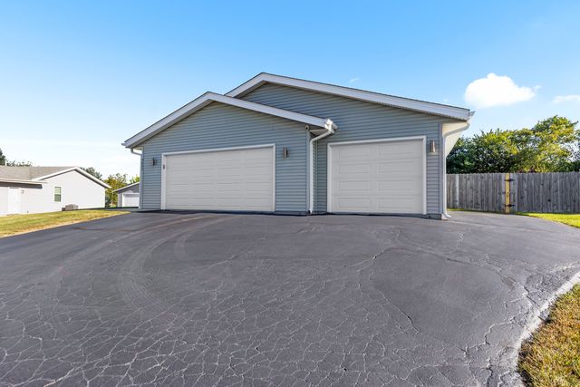 9885 HIGHSTONE Drive, Roscoe, IL 61073