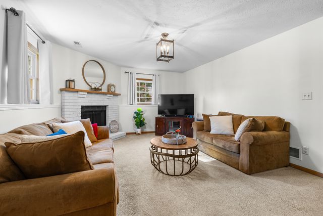 9885 HIGHSTONE Drive, Roscoe, IL 61073