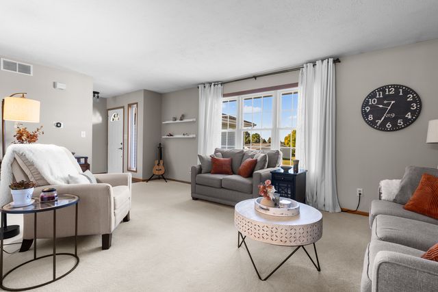 9885 HIGHSTONE Drive, Roscoe, IL 61073