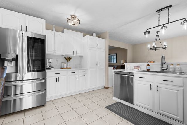 9885 HIGHSTONE Drive, Roscoe, IL 61073