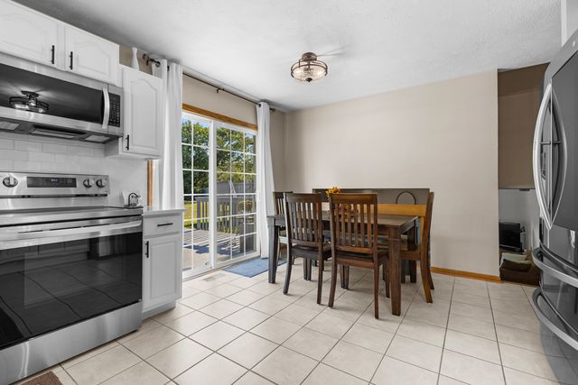 9885 HIGHSTONE Drive, Roscoe, IL 61073