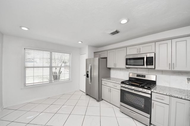 8026 Big Oak Trail Drive, Houston, TX 77040